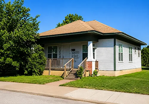 104 N Greenleaf St Photo 1