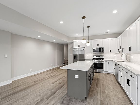 5th image of 1436 W Elmdale Ave #1