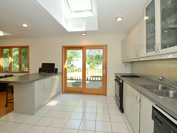 2nd image of 202 Tinton Pl