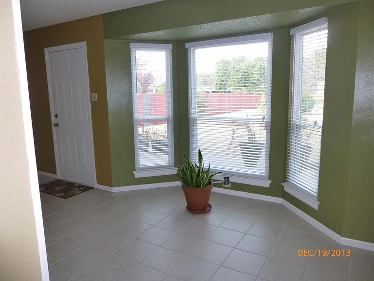 2548 Windchase Dr — Photo 4
