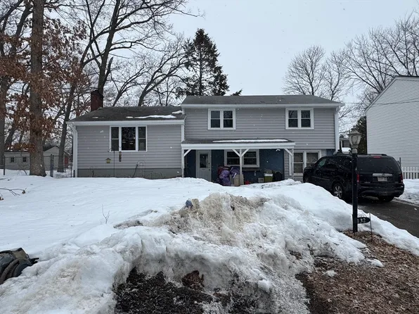 132 Commonwealth Ave, Lowell, MA 01852