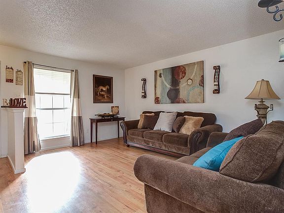5th image of 4913 Oak Hollow Dr