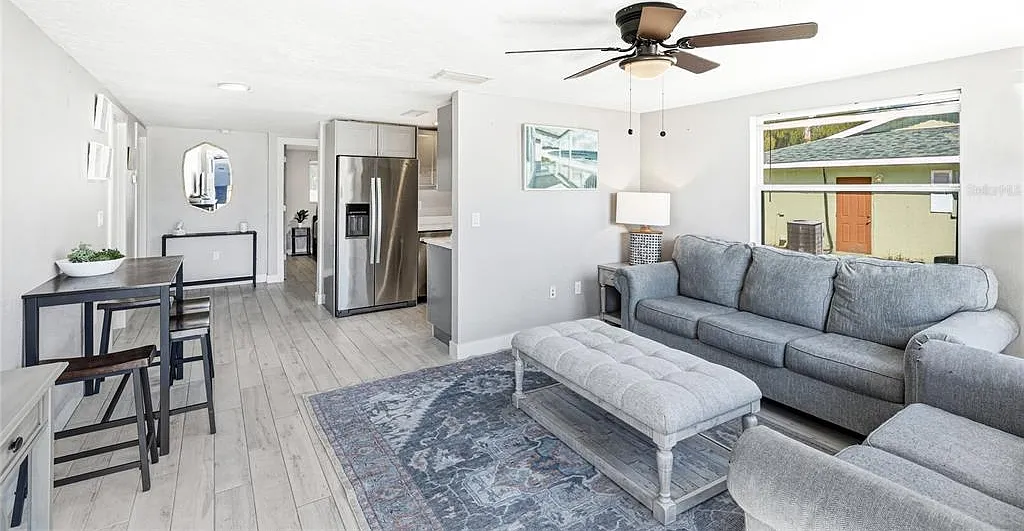3 bed, 2.0 bath, 1036 sqft, $3,000 — Photo 1