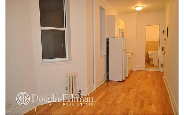 Rented by Douglas Elliman | media 21