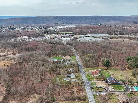 4th image of Lincoln Dr