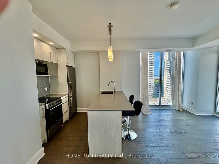 255 Bay St #3 — Photo 14