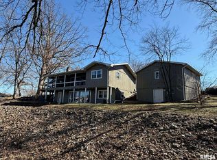 373 Fir Rd, Petersburg, IL 62675