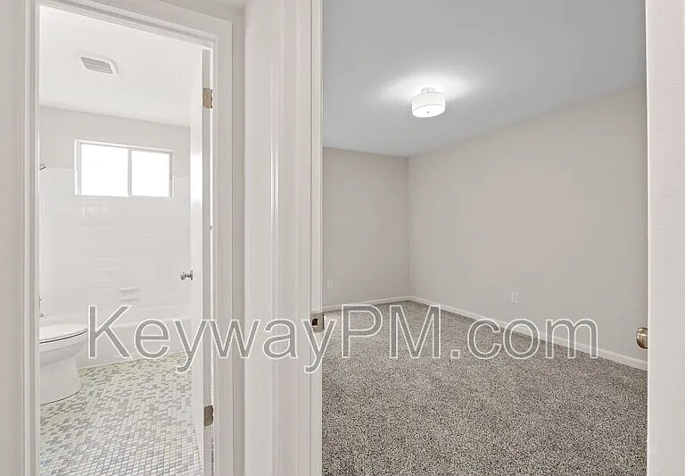 1030 Carriage Dr #D — Photo 11