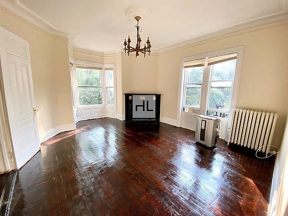 2nd image of 35 Willow St #4