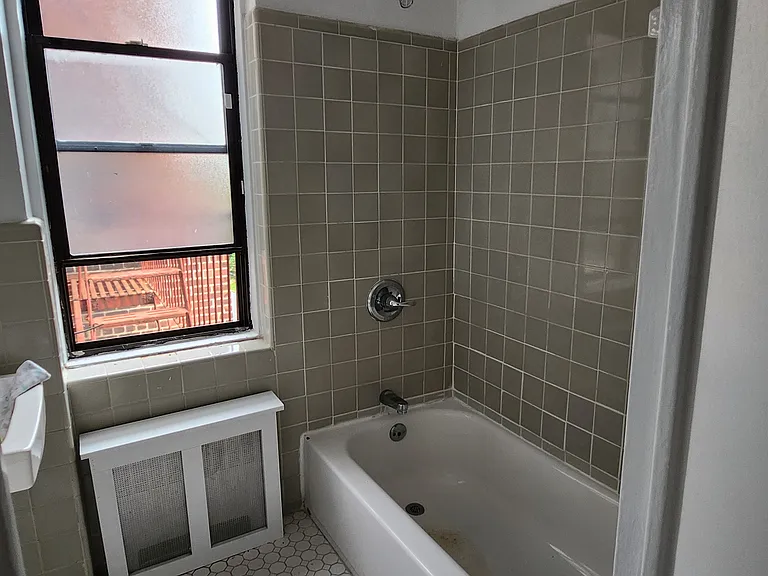 510 Riverdale Ave #7H — Photo 7