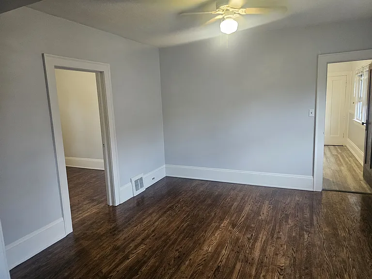 3518 Schiller Ave #UPSTAIRS — Photo 9