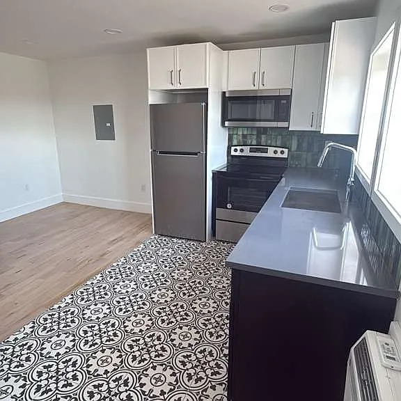 28 Providence St — Photo 22