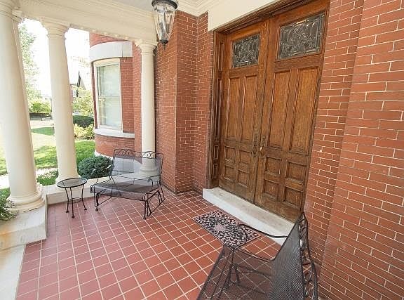 3rd image of 807 SE 1st St