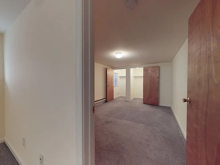Walnut Court Apartments — Photo 15