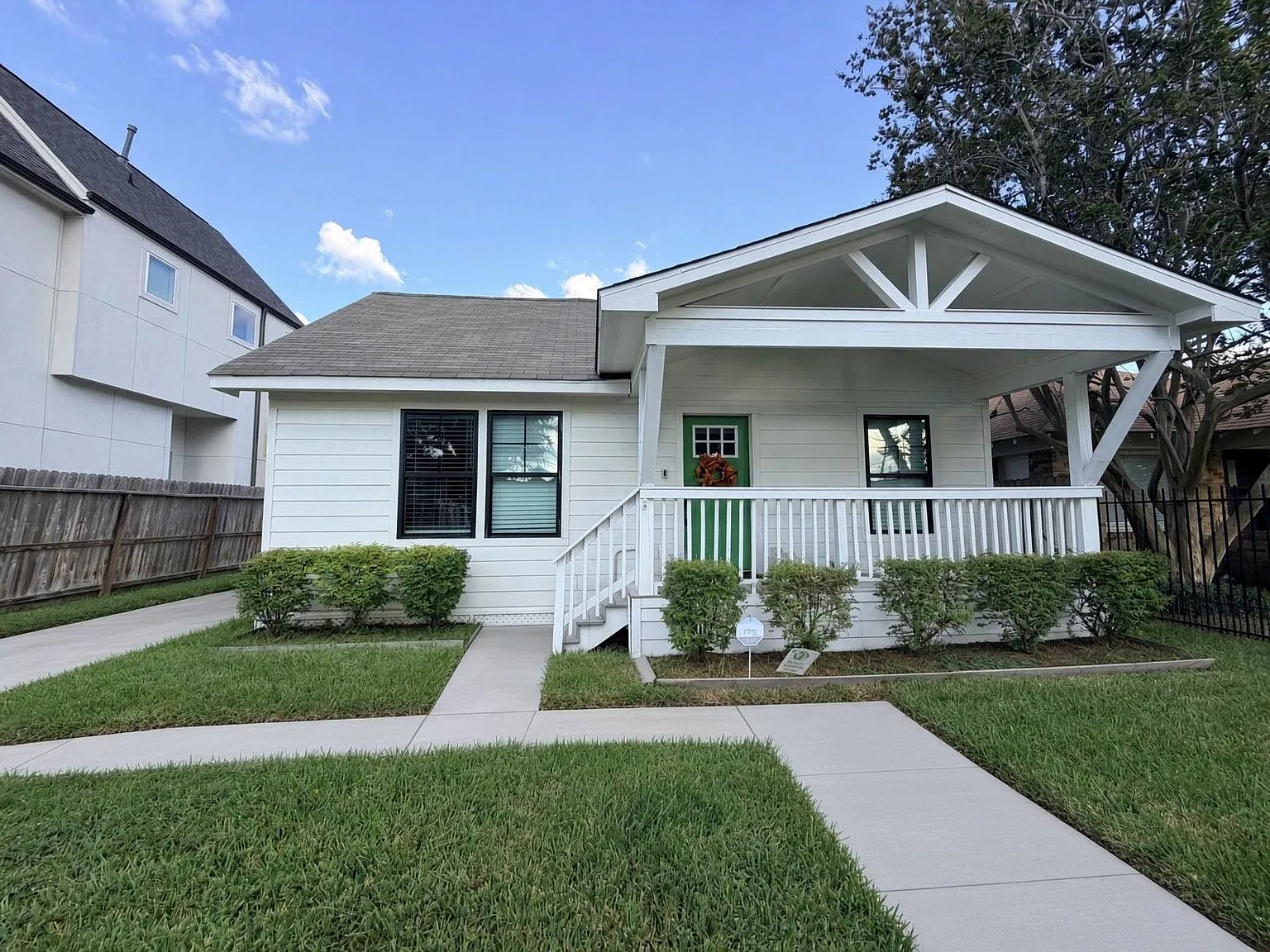3 bed, 2.0 bath, 1248 sqft, $4,250 — Photo 1