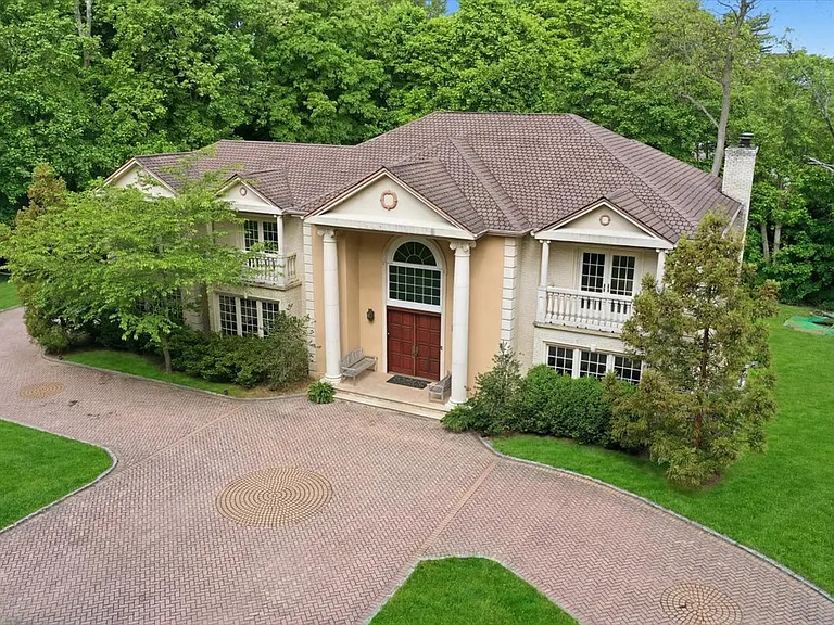 31 Cornwall Ln — Photo 45