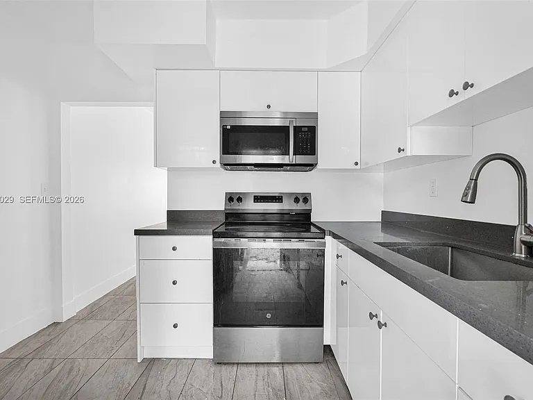 14600 NE 14th Ave #1 — Photo 5