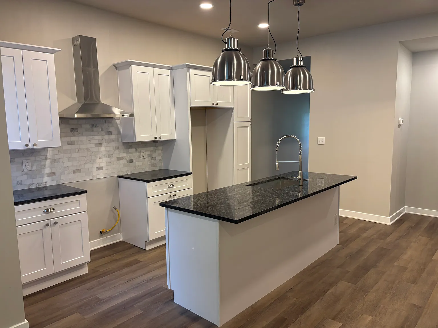 2 bed, 984 sqft, $1,800 — Photo 3