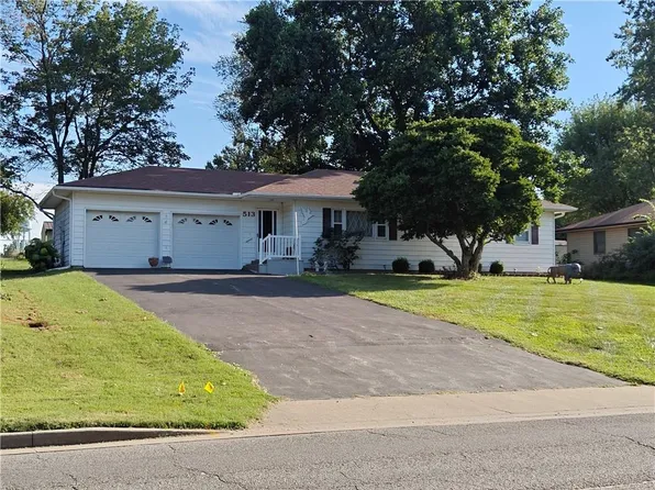 513 W 19th St, Higginsville, MO 64037