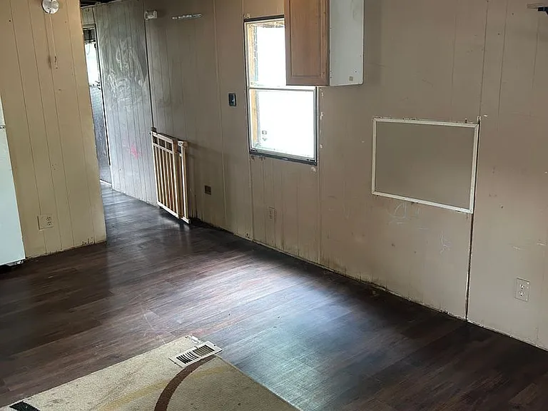 23765 Lawrence Ave — Photo 28