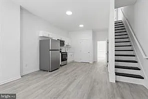 2528 Page St — Photo 2