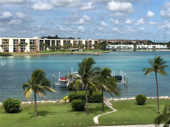 19930 Beach Rd APT 402, Tequesta, FL 33469