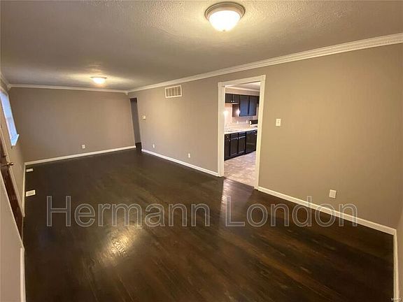 3rd image of 1860 Swallow Ln