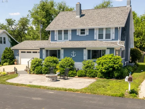 207 Ashland Ave, Huron, OH 44839