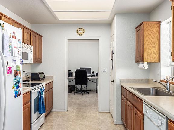 3rd image of 2713 S Copperwood