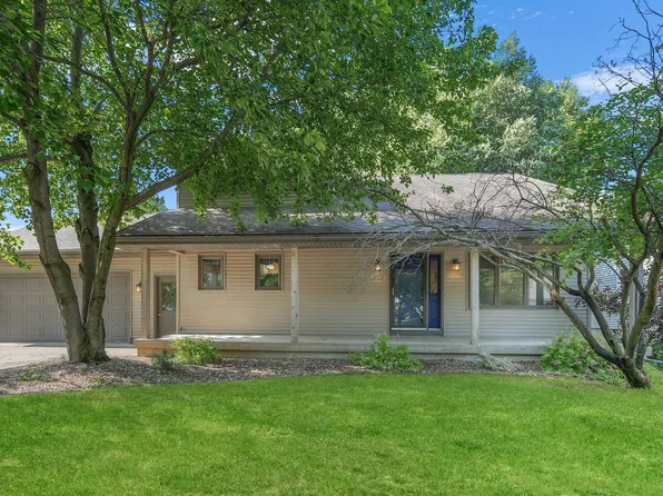 2712 Ryan Dr, Cedar Falls, IA 50613