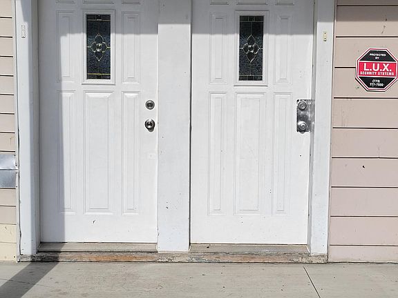 2nd image of 2947 N Hamlin Ave #1