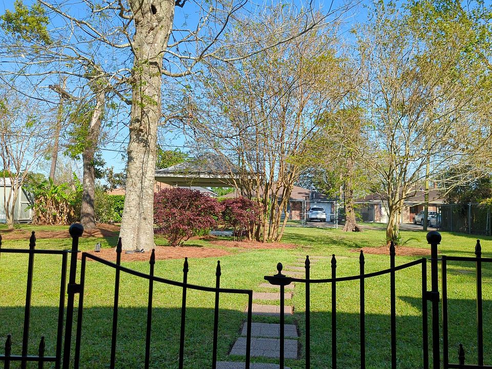 Back Yard at 199 Colonial Club Dr