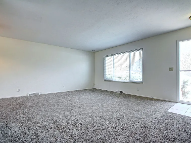 2911 S Clarkson St — Photo 4