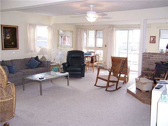 4th image of 7473 Field St