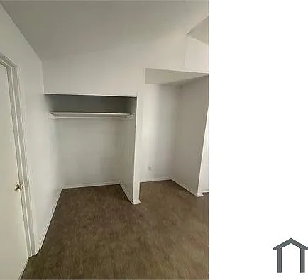 437 Saint Ives Sq — Photo 4