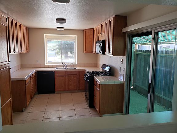 5th image of 1833 Manzanita Ct