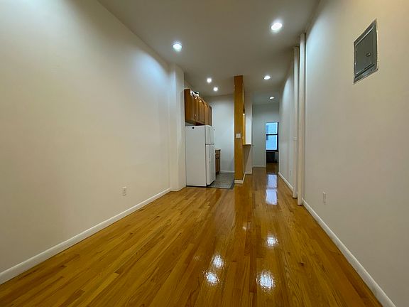 4th image of 1415 2nd Ave #1C