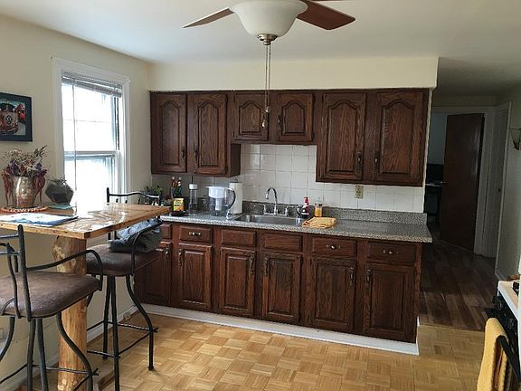 3rd image of 34 Woodward Dr