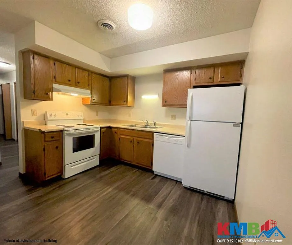 418 S Van Buren St — Photo 2
