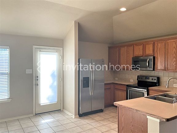 5th image of 1135 Sweetwater Dr