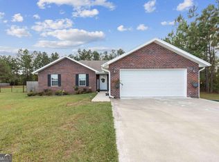 235 Windward Way Dr, Folkston, GA 31537