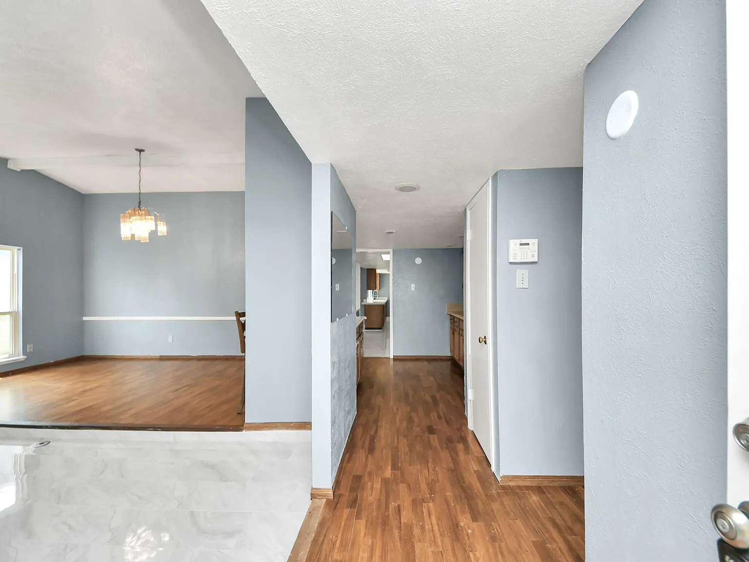 4 bed, 2.0 bath, 2030 sqft, $2,000 — Photo 4