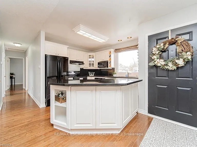 43 Kanata Cres #UPPER — Photo 5
