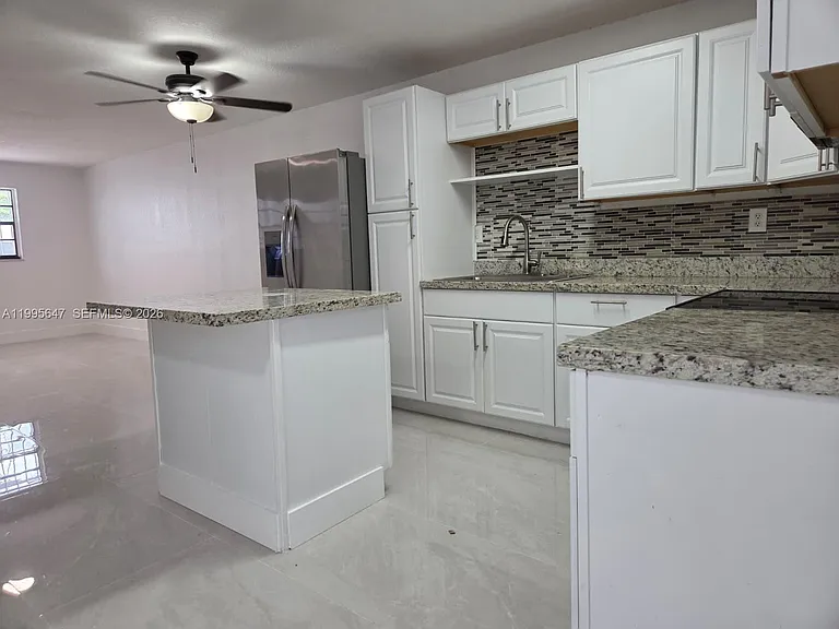 550 SW 115th Ave #405H — Photo 6