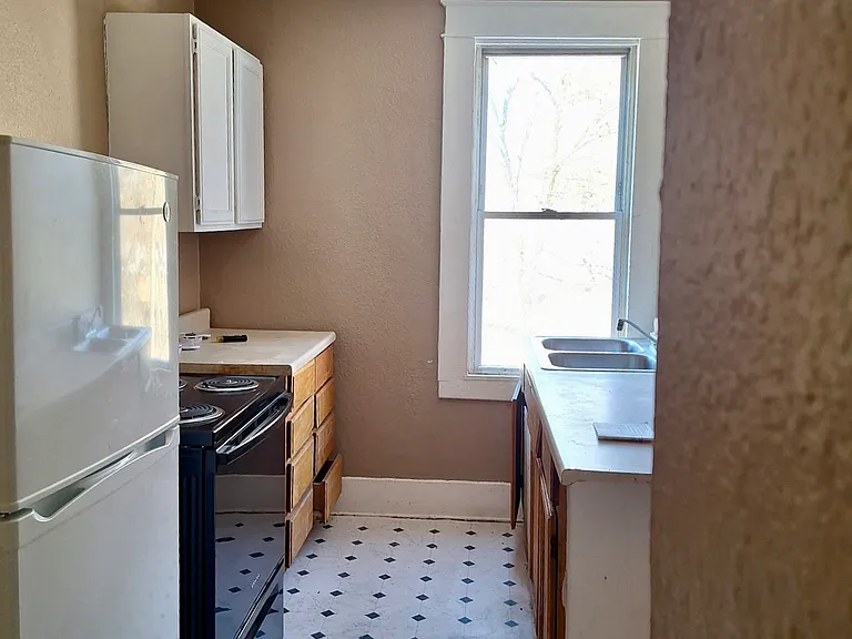2423 S Niagara St #2 — Photo 1