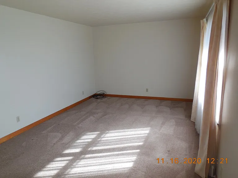 313 Royal Dr — Photo 3