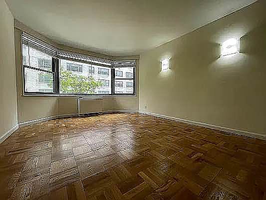 3rd image of 250 E 63rd St APT 506