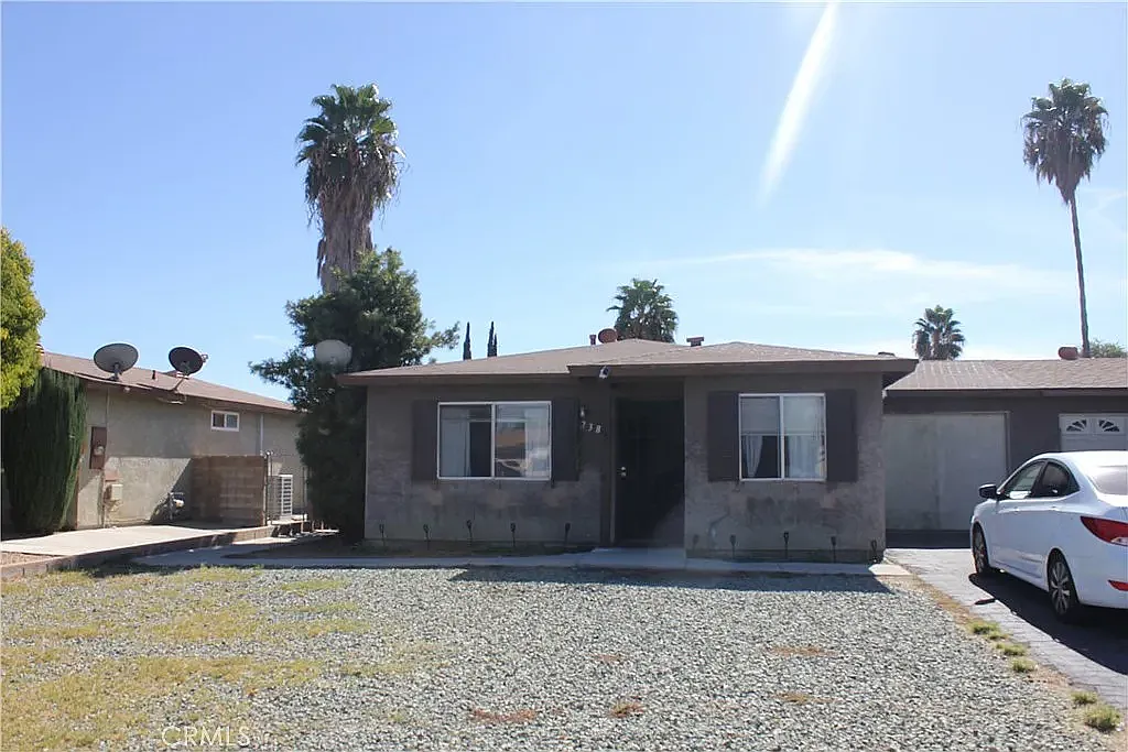 2 bed, 827 sqft, $1,950 — Photo 1
