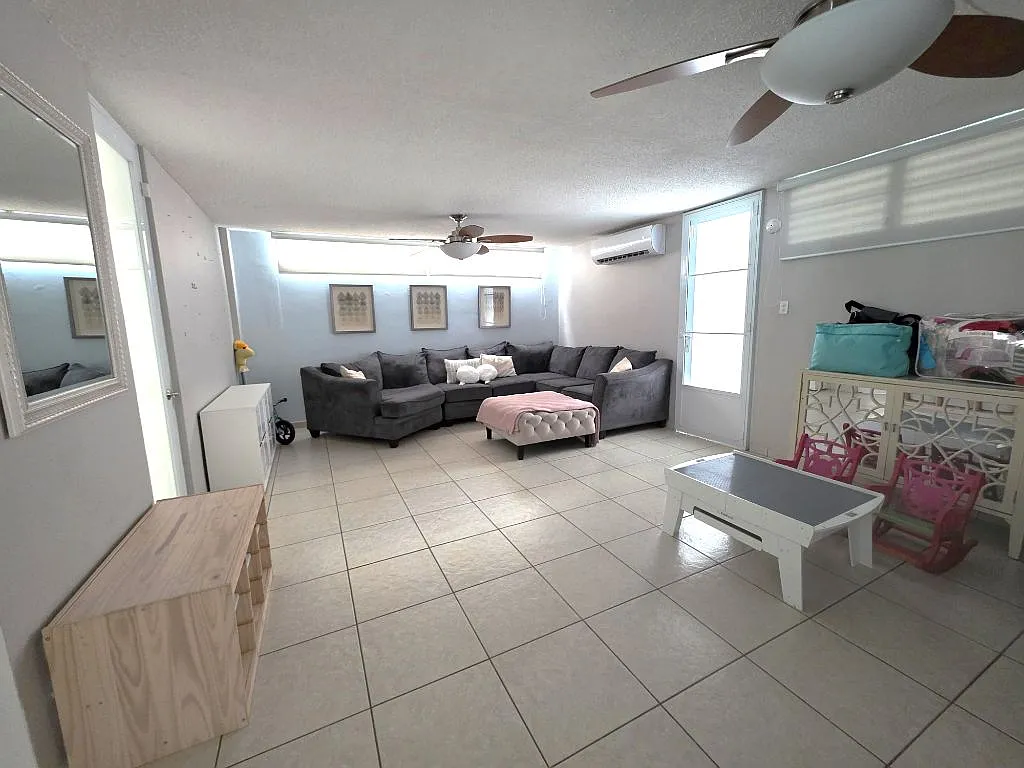 4 bed, 2.5 bath, 3500 sqft, $4,250 — Photo 3