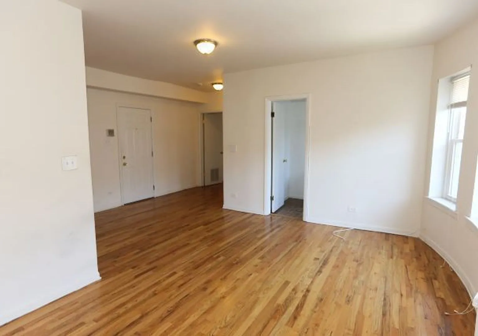 4501-4515 N Malden St — Photo 1
